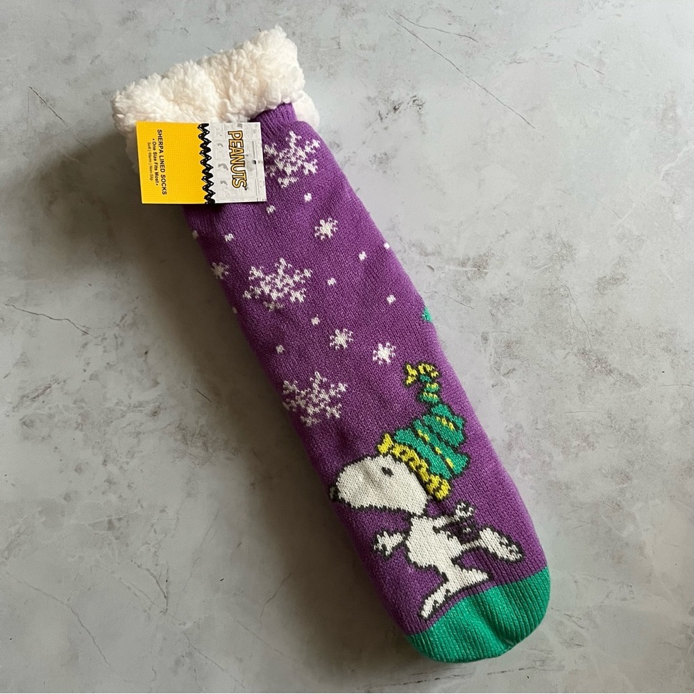 NWT Peanuts Snoopy Winter Sherpa Lined Socks OS
